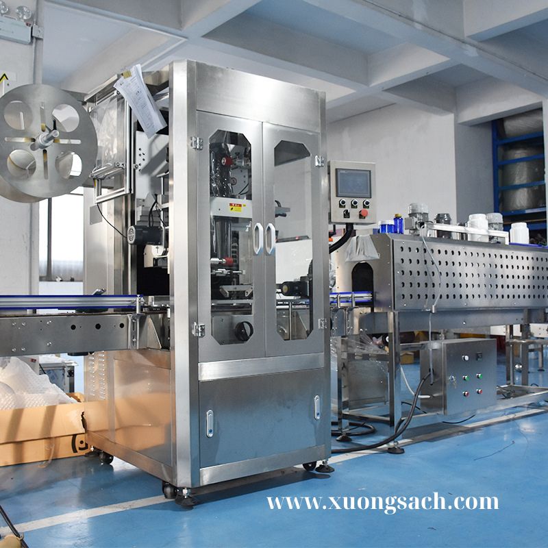 Máy cắt phóng màng co thân chai tự động