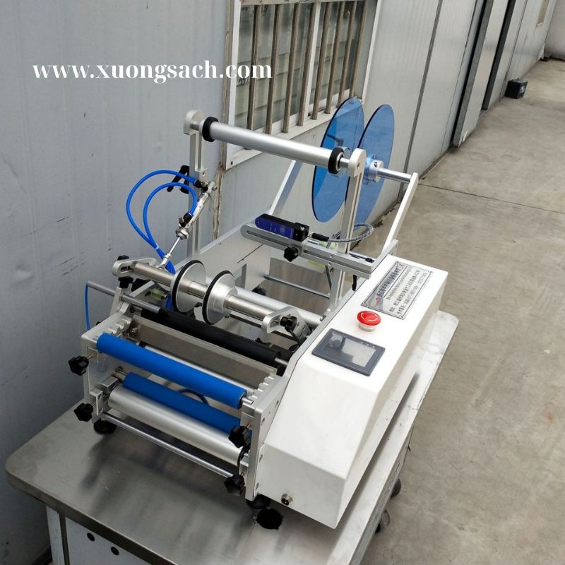 Máy dán nhãn decal chai tròn bán tự động