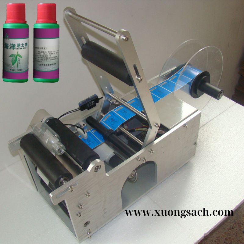 Máy dán nhãn decal chai tròn bán tự động