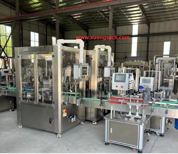 Dây chuyền chiết rót đóng nắp chai tự động có băng tải